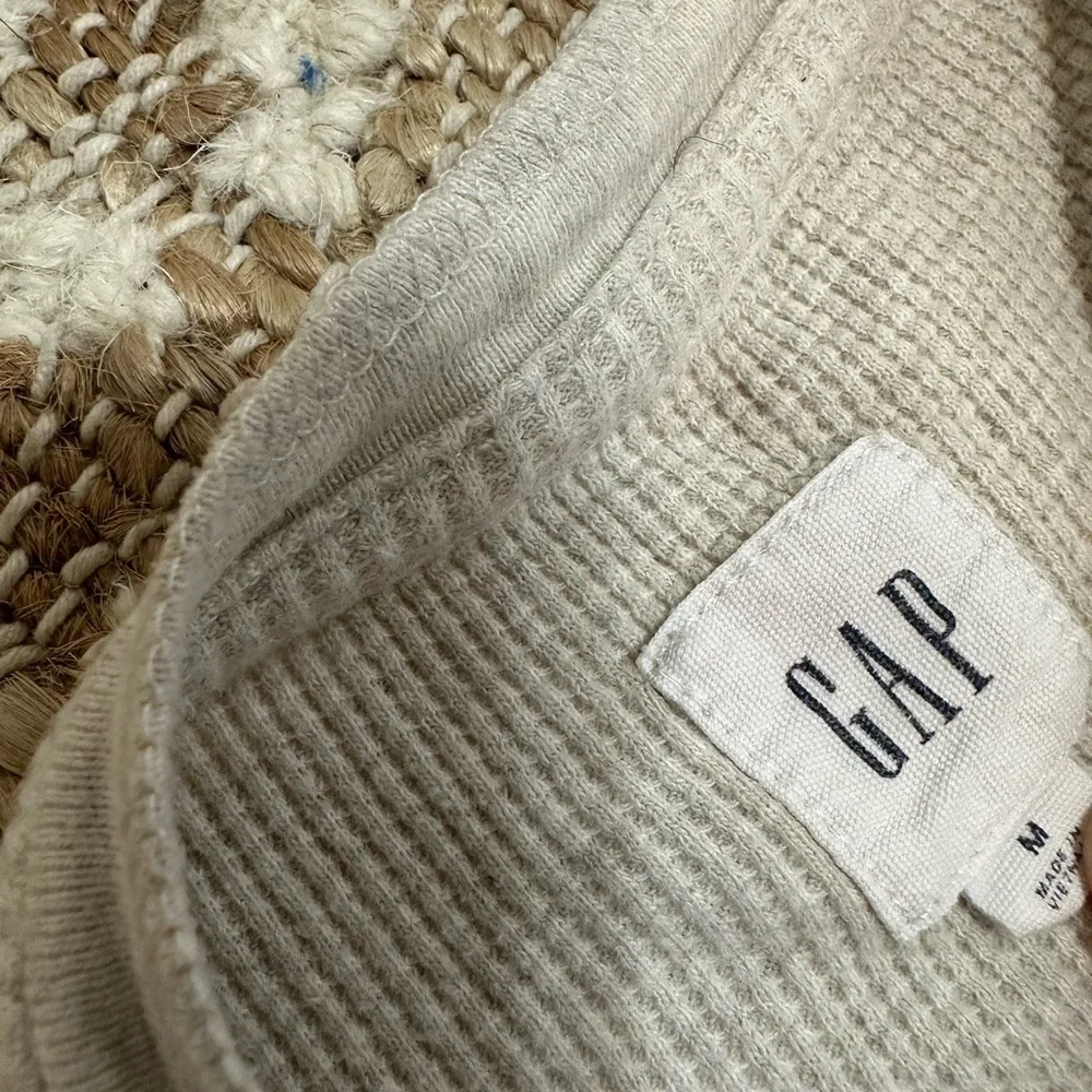 GAP Boys Thermal-Knit Long Sleeve Henley Waffle Oatmeal Cream Pullover Size Med